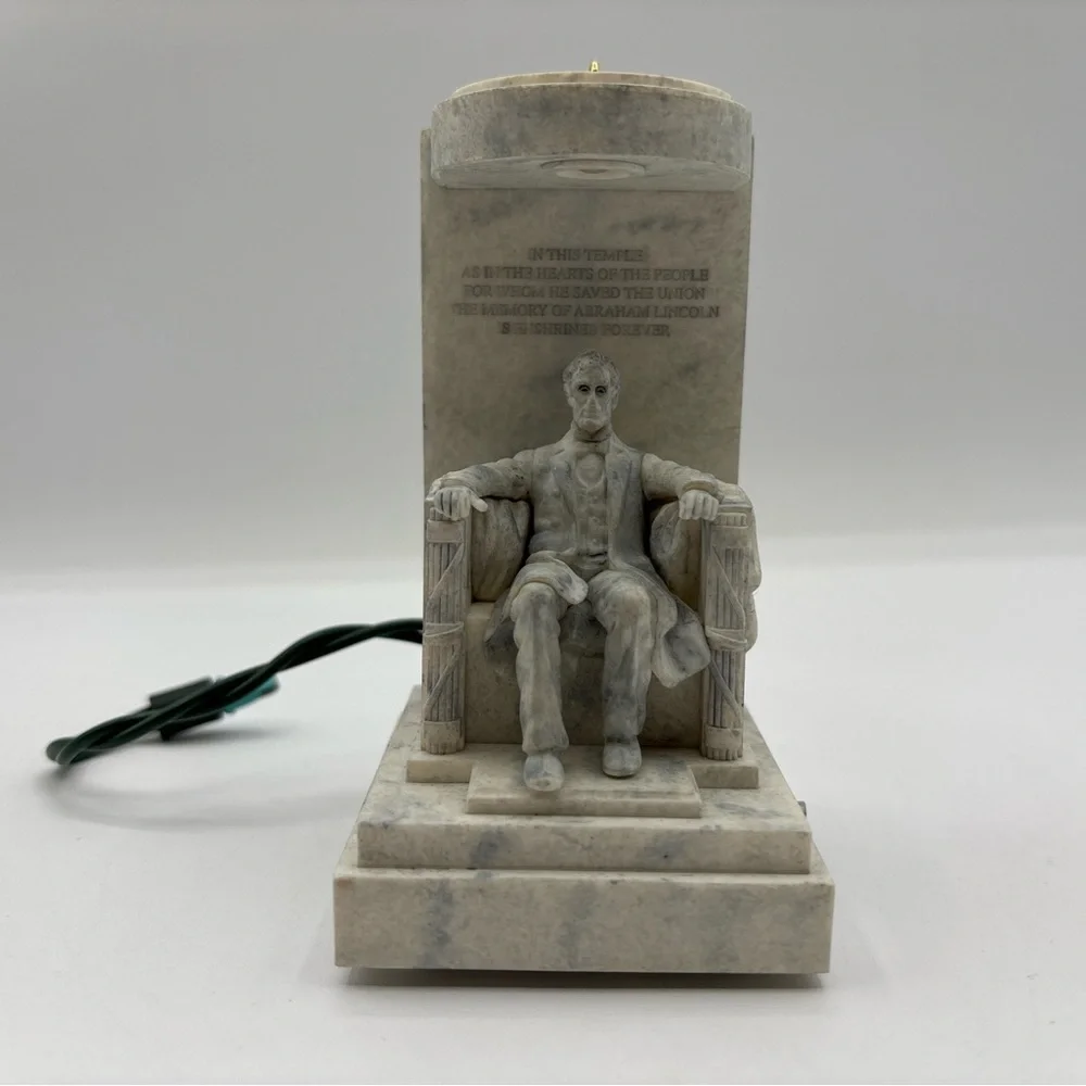 Vintage 1997 Hallmark Lincoln Memorial Ornament Light & Music Patriotic Keepsake